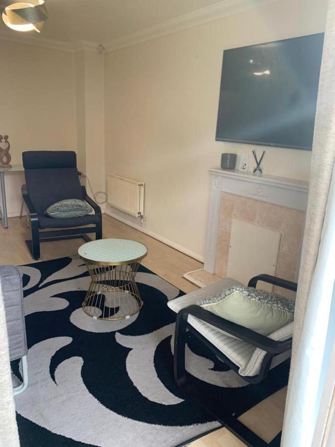 Charming 2-bed House In Feriehus London