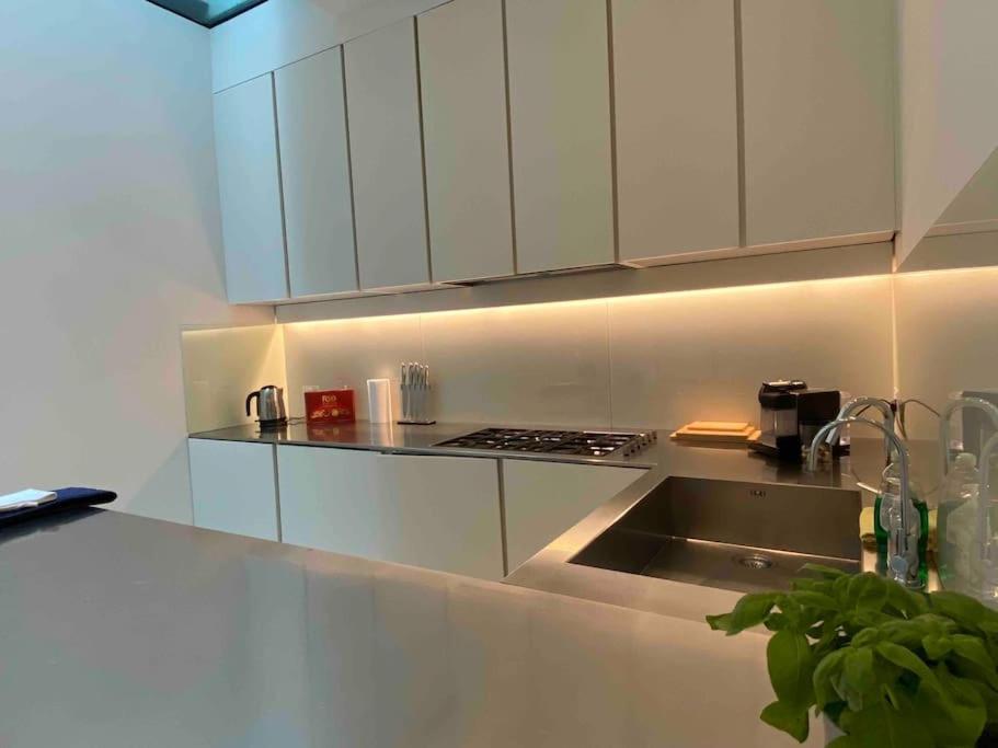 Holiday home Stunning 4 Bed Mews House With Patio London