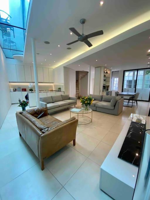 Holiday home Stunning 4 Bed Mews House With Patio