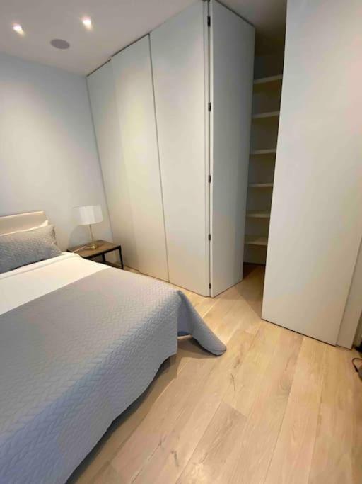 Stunning 4 Bed Mews House With Patio London