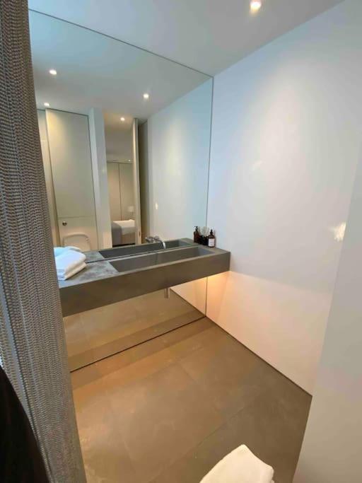 Stunning 4 Bed Mews House With Patio * London
