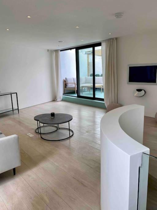 Holiday home Stunning 4 Bed Mews House With Patio London