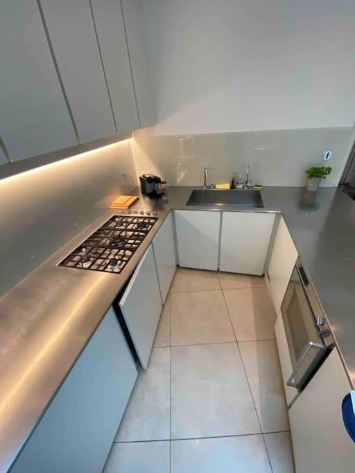 Stunning 4 Bed Mews House With Patio London