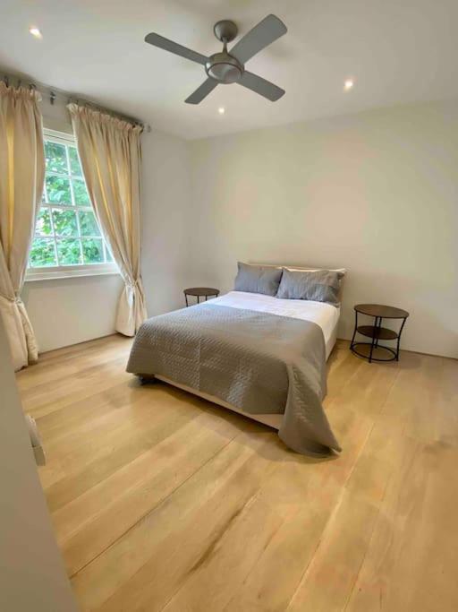 Stunning 4 Bed Mews House With Patio * London