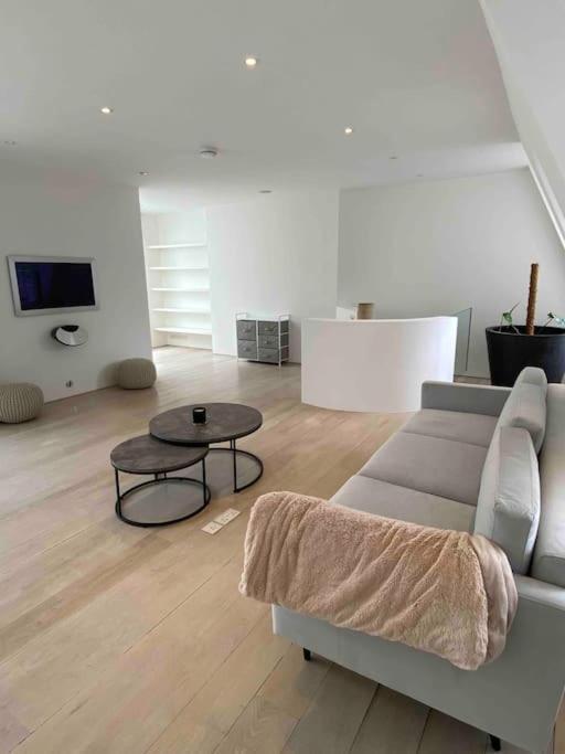 Stunning 4 Bed Mews House With Patio Holiday home London