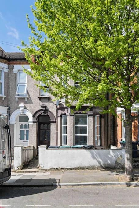 Modern 3 Bed In Tottenham London