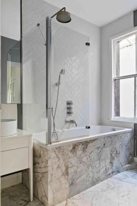Modern 3 Bed In Tottenham Lejlighed *