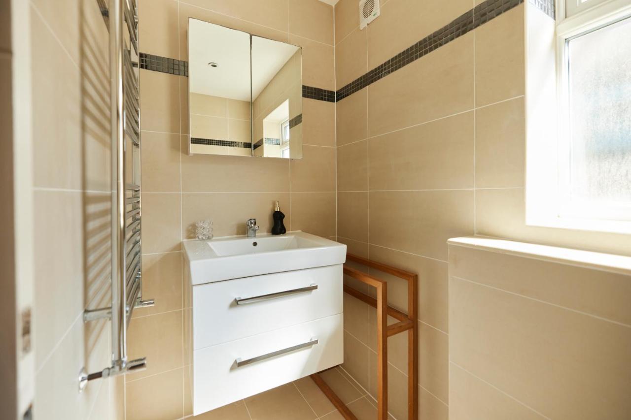 The Kilburn Crib - Stunning 3bdr Flat Lägenhet