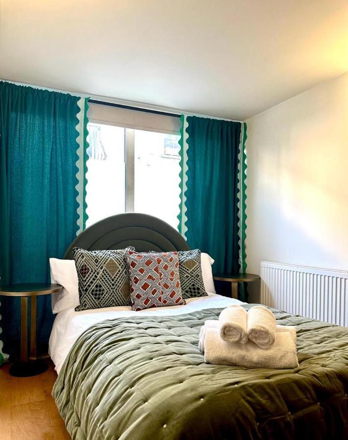 3 Bdrm Notting Hill Mews House - 2 Balconies Ferienhaus London