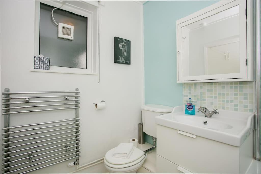 Lovely 1 Bedroom W/ Balcony In Dalston Lägenhet