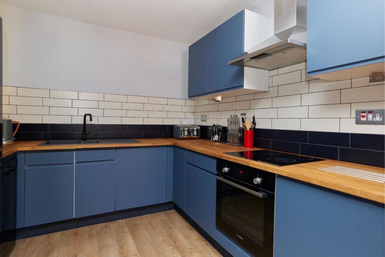 The Whitechapel Place - Stunning 2bdr Flat With Balcony * Londra