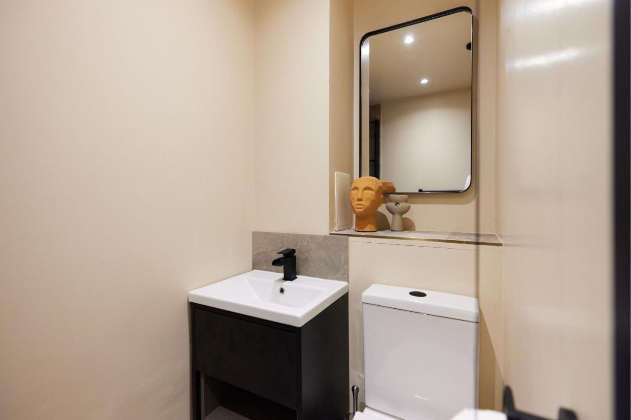 The Whitechapel Place - Stunning 2bdr Flat With Balcony * Londra