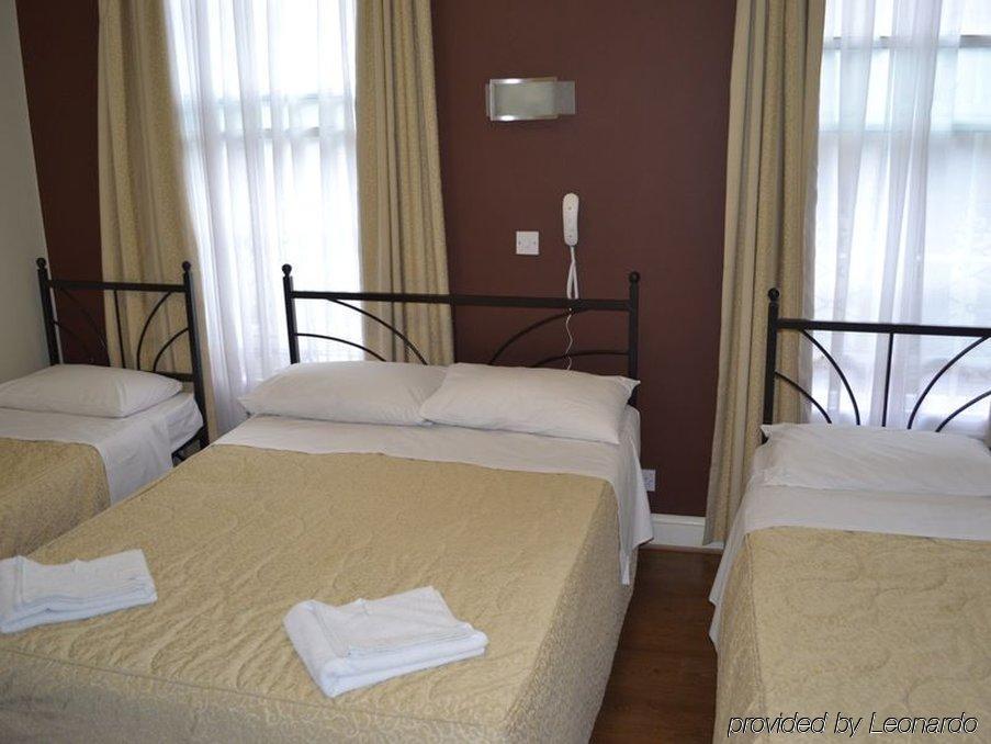 Oyo Golders Hotel