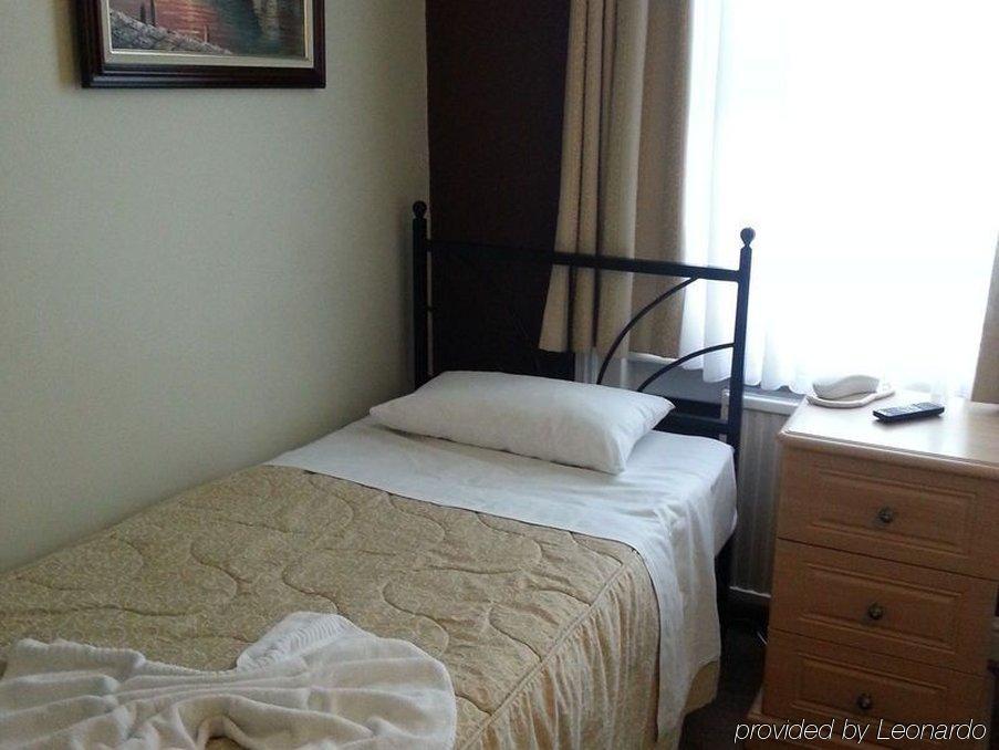 Hotel Oyo Golders