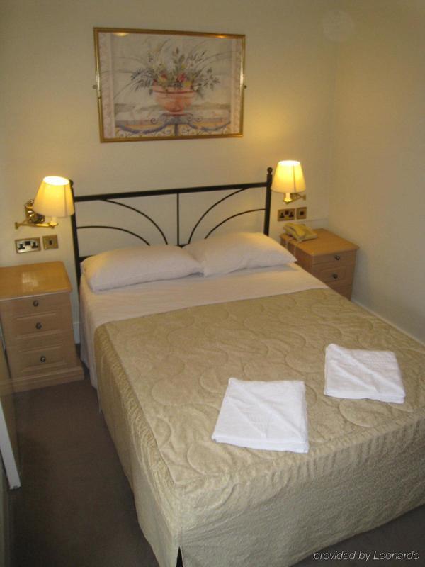 Oyo Golders Hotel London