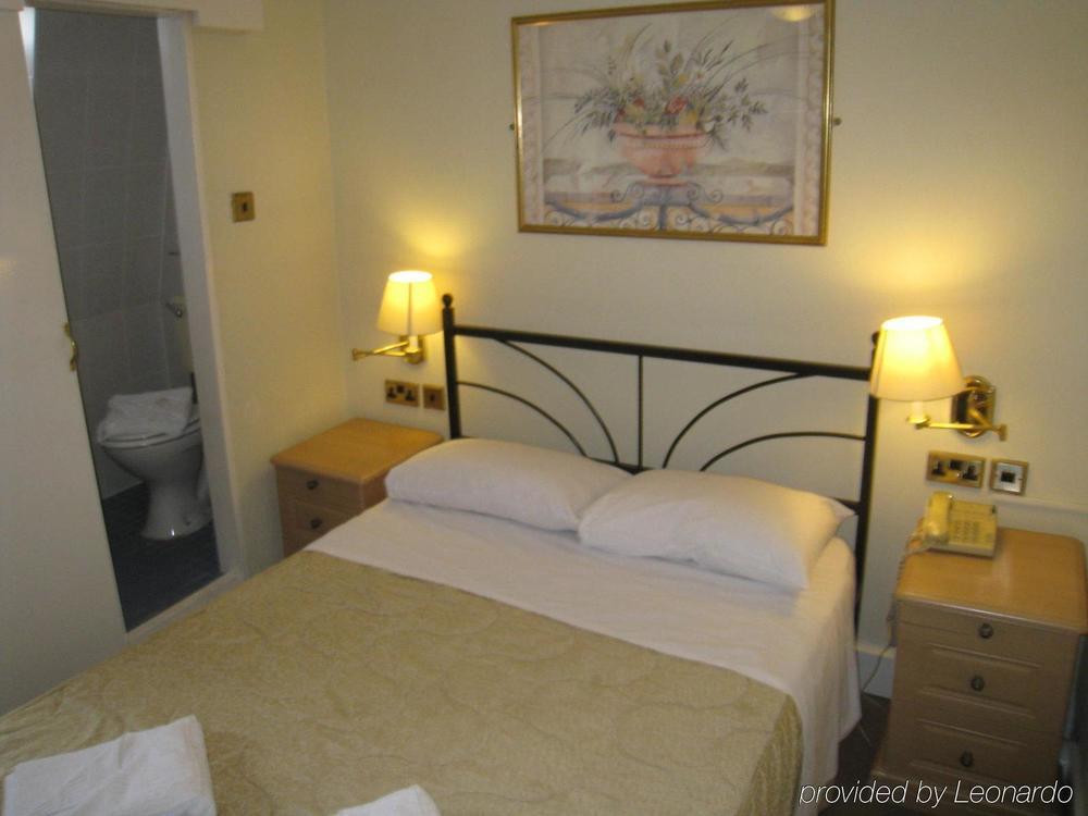 Oyo Golders 3*
