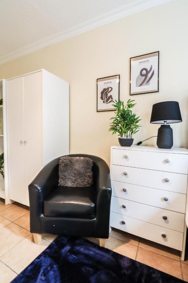 Cosy Property Right By Warren Street Station! Free Wifi! * Londen