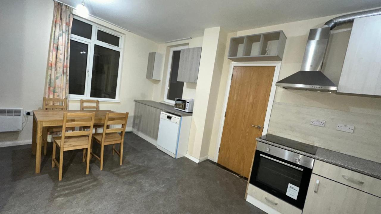 North Spacious: 7-bedroom Group Retreat With Gym Holiday home