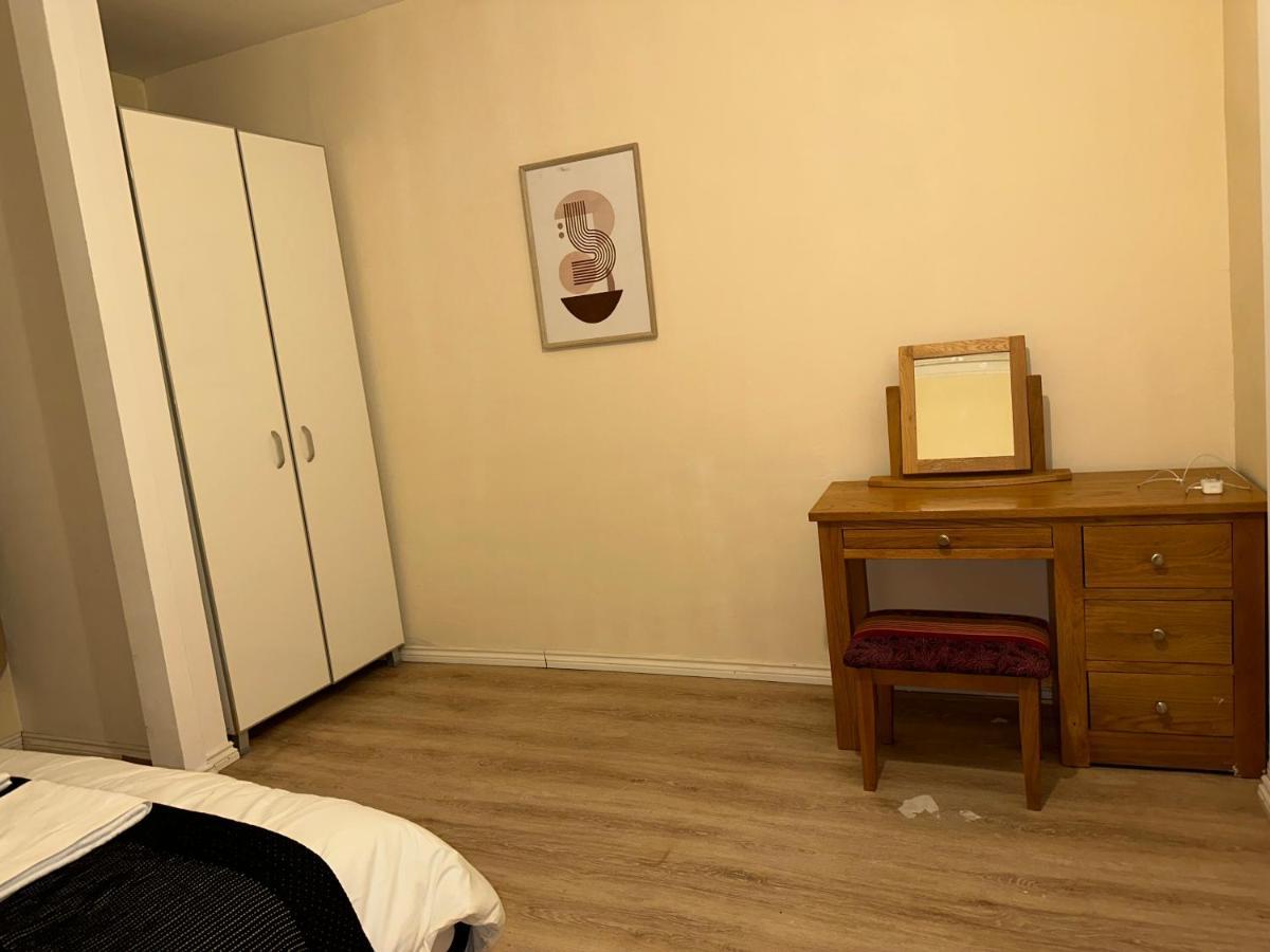 Holiday home North Spacious: 7-bedroom Group Retreat With Gym London