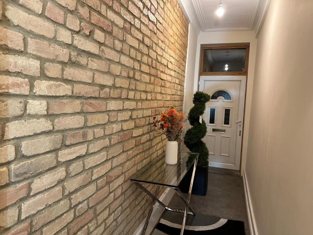 North Spacious: 7-bedroom Group Retreat With Gym London