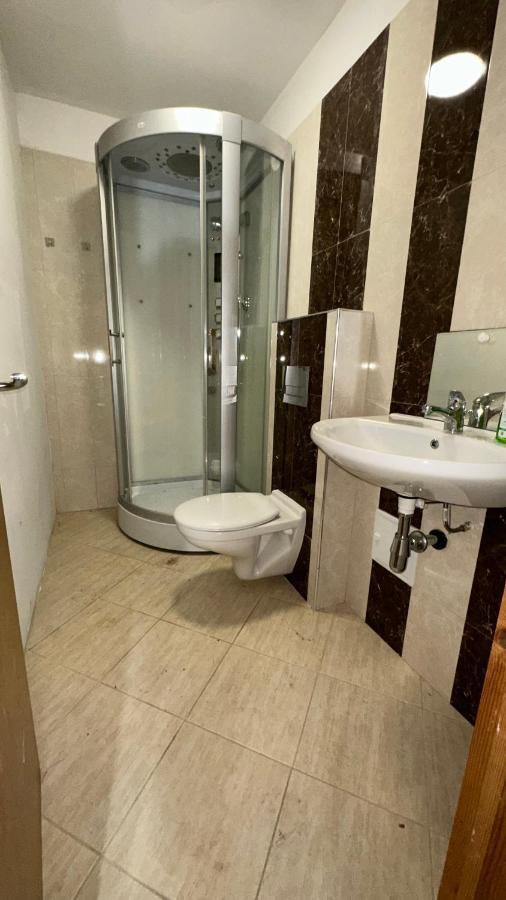North Spacious: 7-bedroom Group Retreat With Gym London