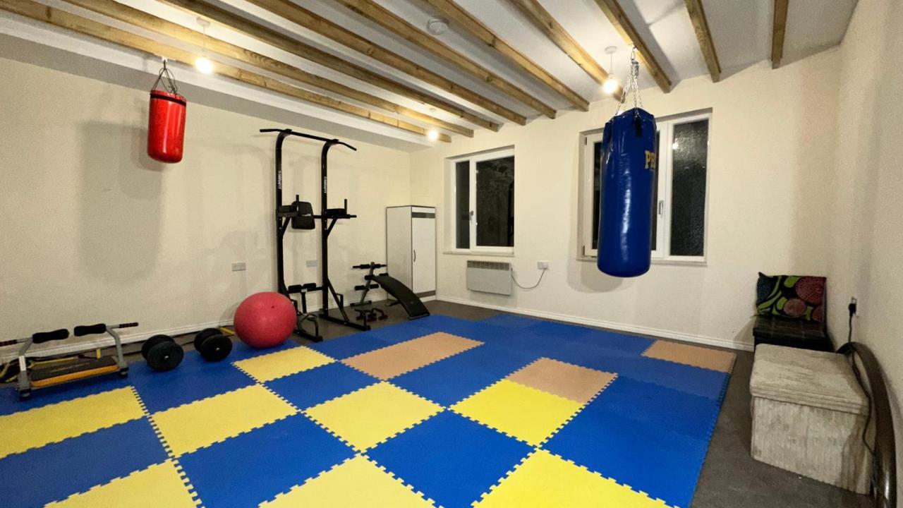 North Spacious: 7-bedroom Group Retreat With Gym Holiday home