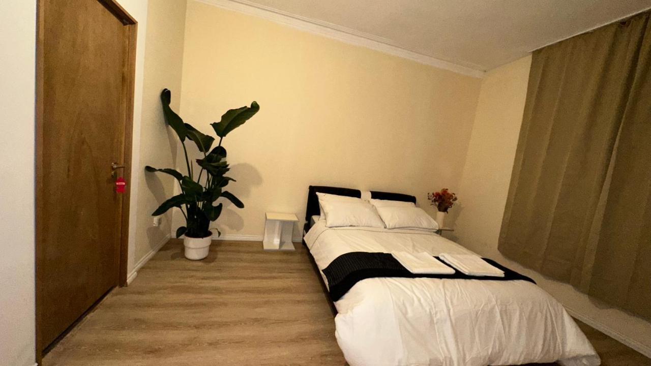 Holiday home North Spacious: 7-bedroom Group Retreat With Gym *