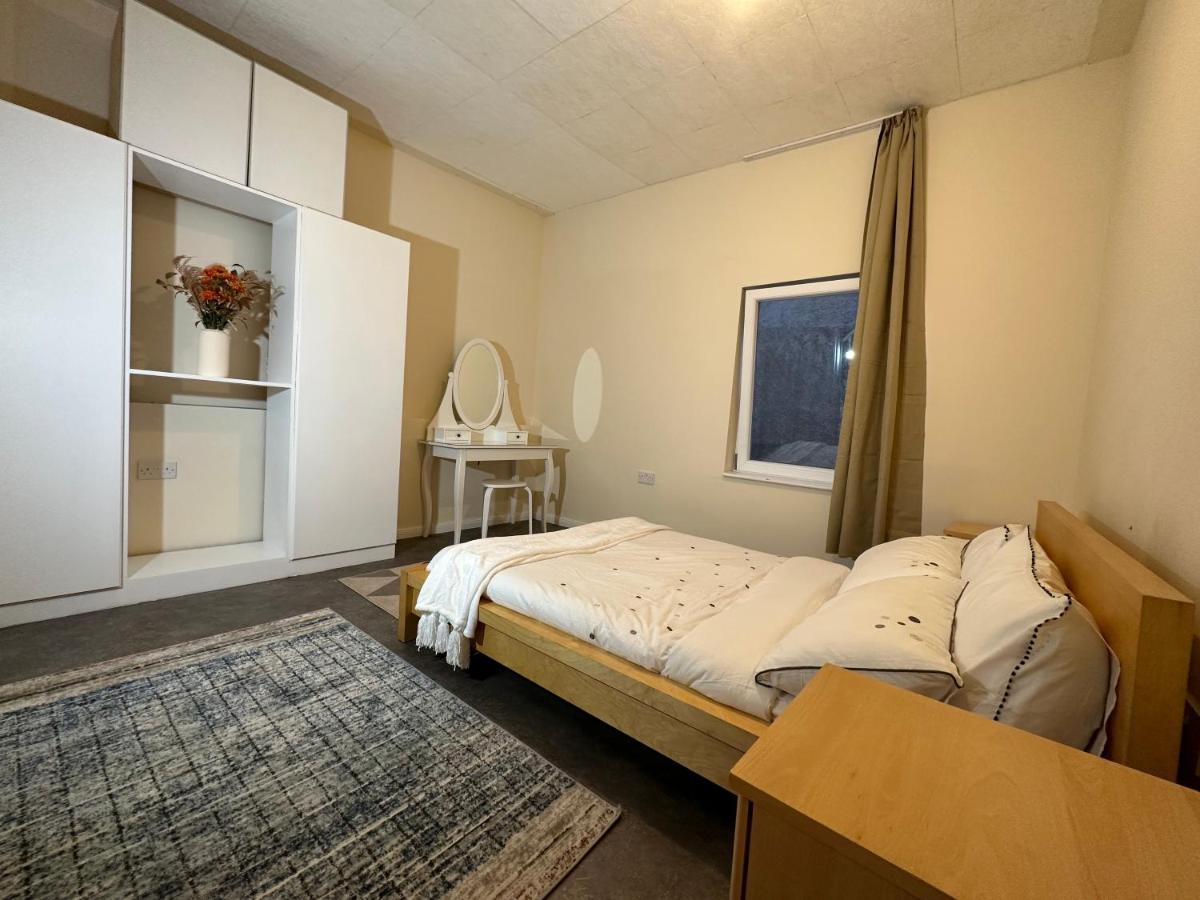 North Spacious: 7-bedroom Group Retreat With Gym *