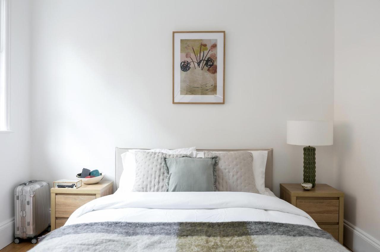 Generously Large 1 Bedroom In Farringdon * Londra