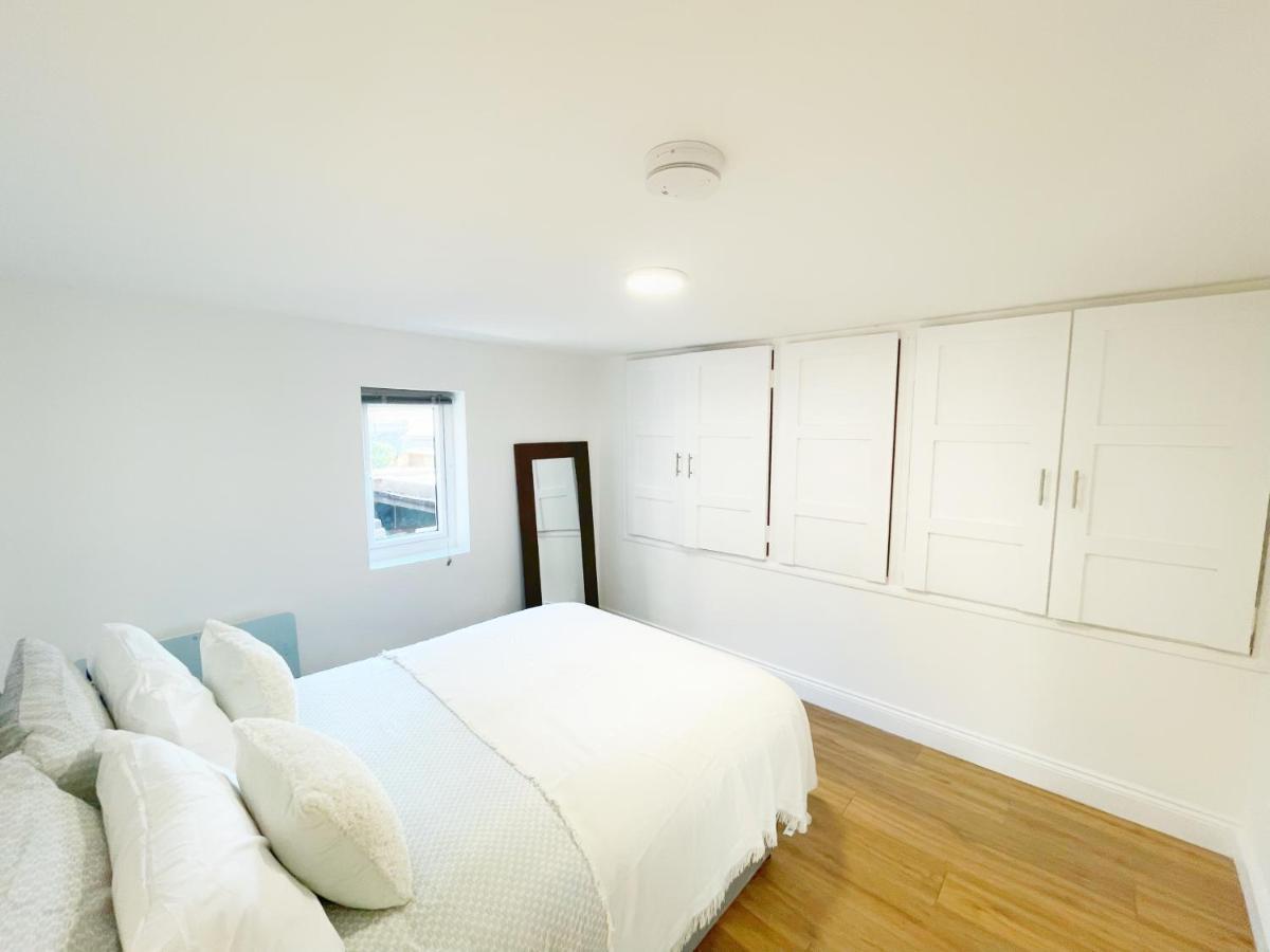 Prime Woolwich 2 Bed Gem Apartment London