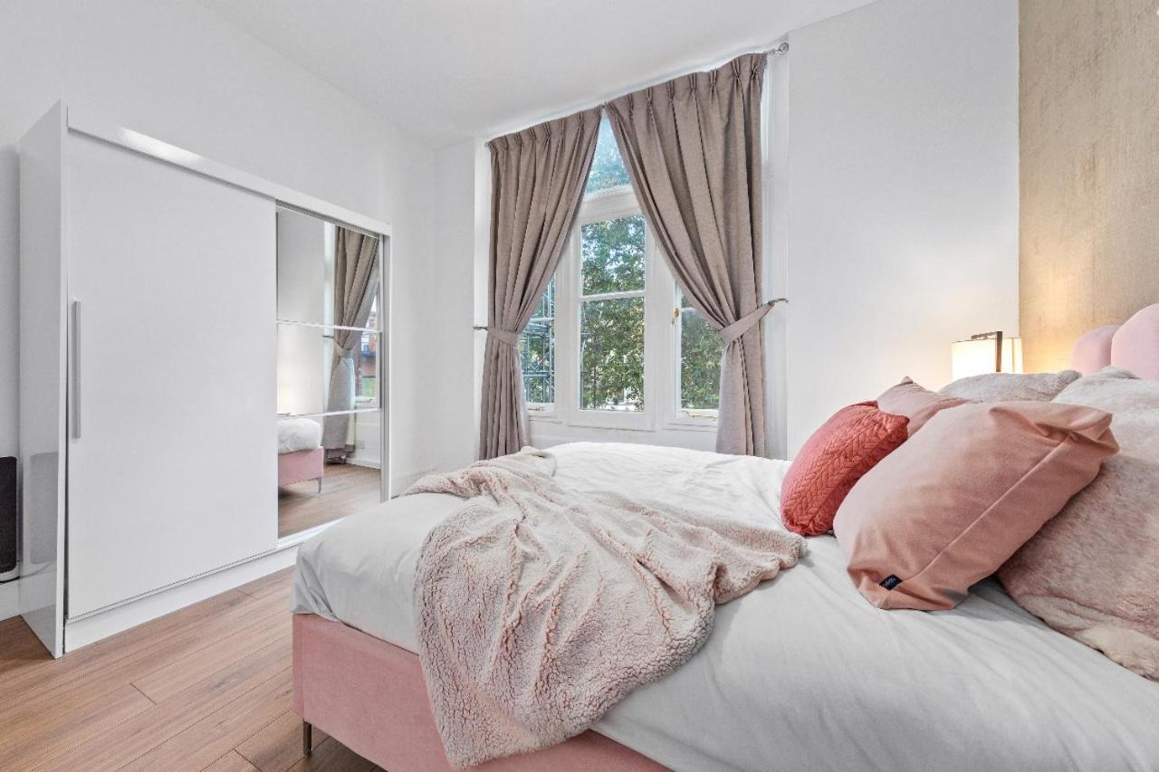 Majestic 2 Bedroom In Knightsbridge Hydepark Kb70 London