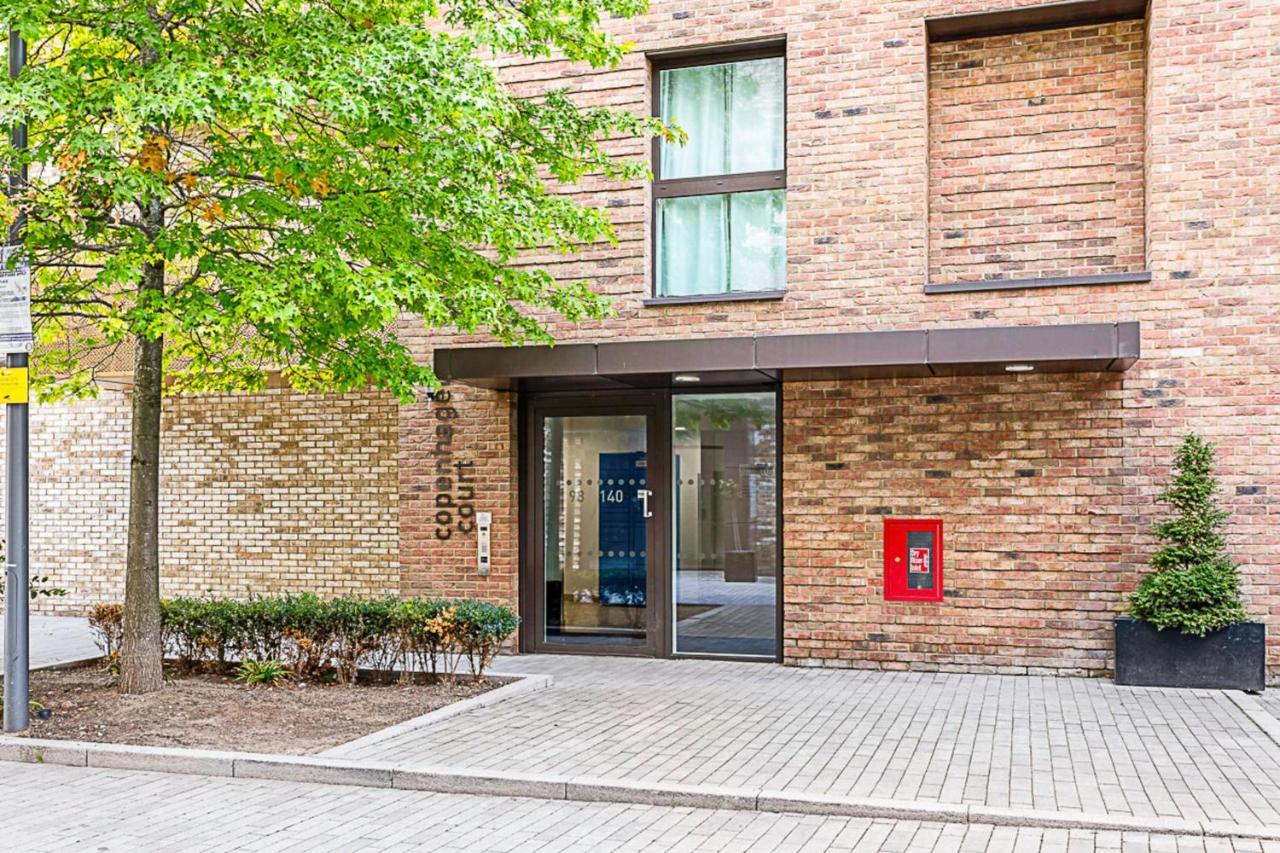 Beautiful In Surrey Quays Apartment