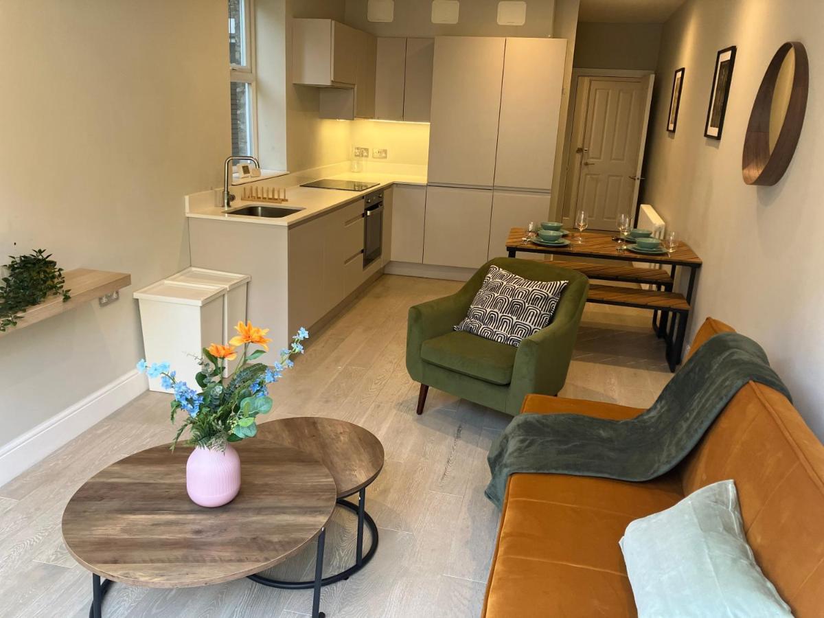Spectacular 2 Bed With Lovely Terrace - 1 The Southwell * London