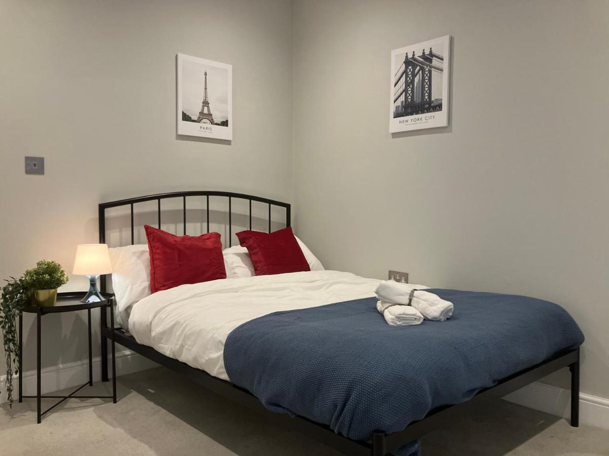 Spectacular 2 Bed With Lovely Terrace - 1 The Southwell Apartment London
