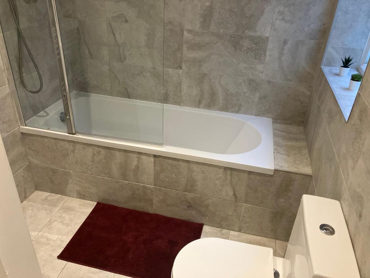 Spectacular 2 Bed With Lovely Terrace - 1 The Southwell Apartment London