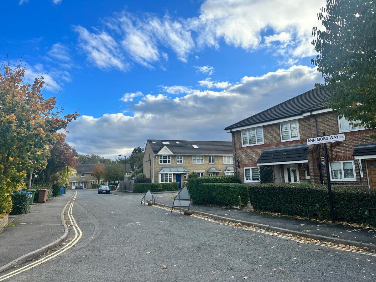 Hébergement de vacances 3 Bedroom House 2 Stops From Bridge Londres