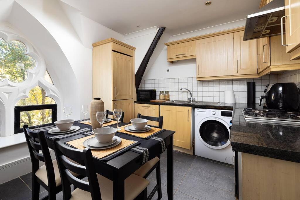 Penthouse Church Conversion * Londra