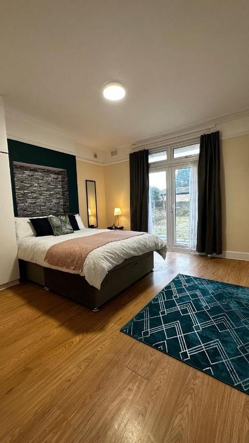 Willesden Guest 130 * London