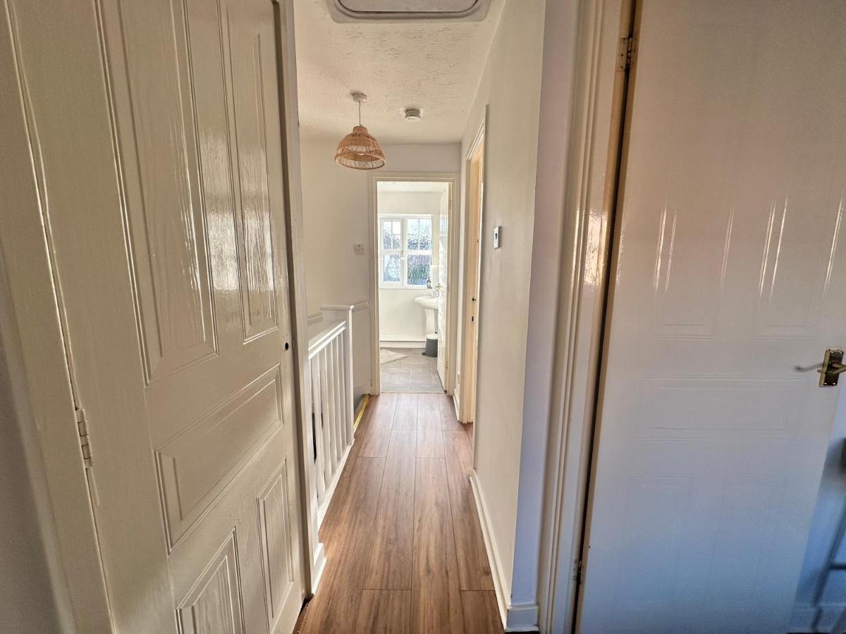 3 Bedroom House 2 Stops From Bridge Hébergement de vacances *