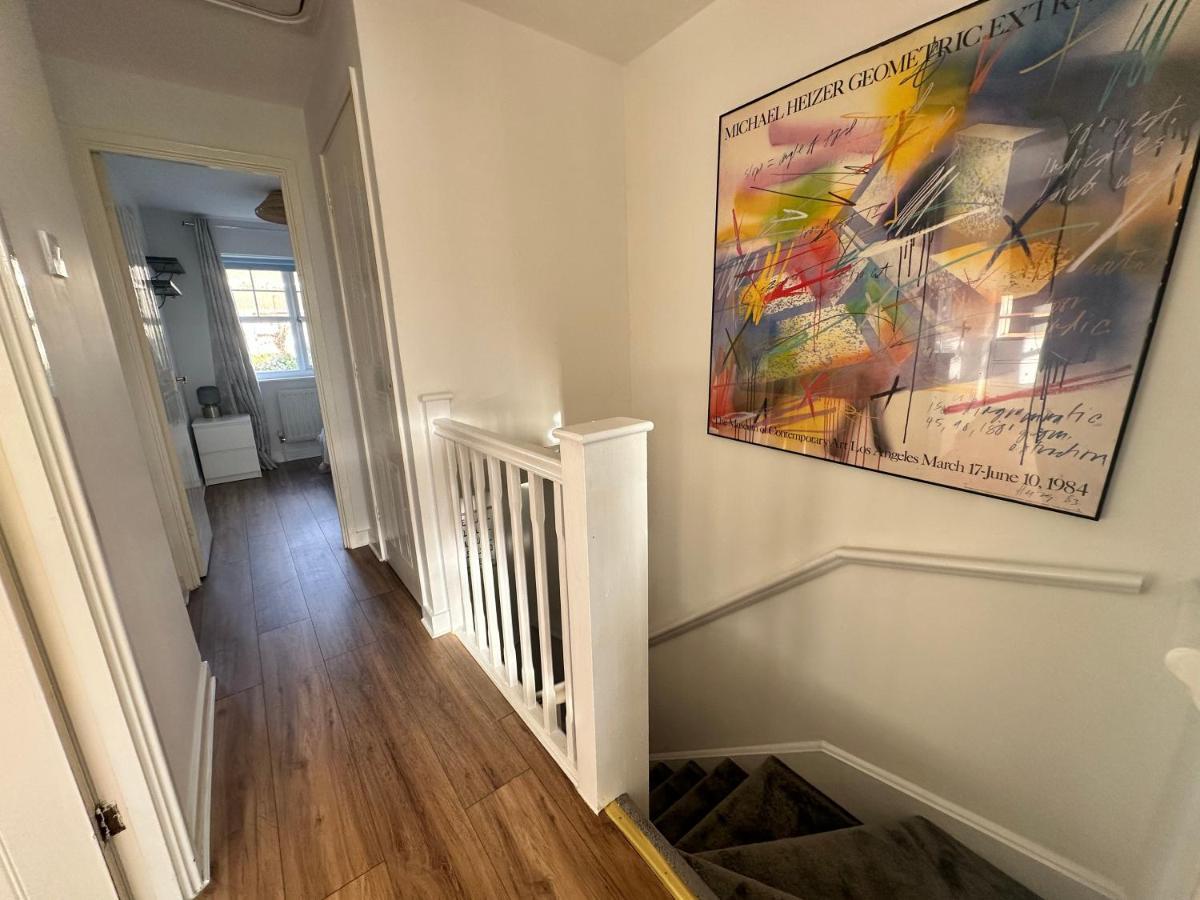 3 Bedroom House 2 Stops From Bridge Hébergement de vacances Londres