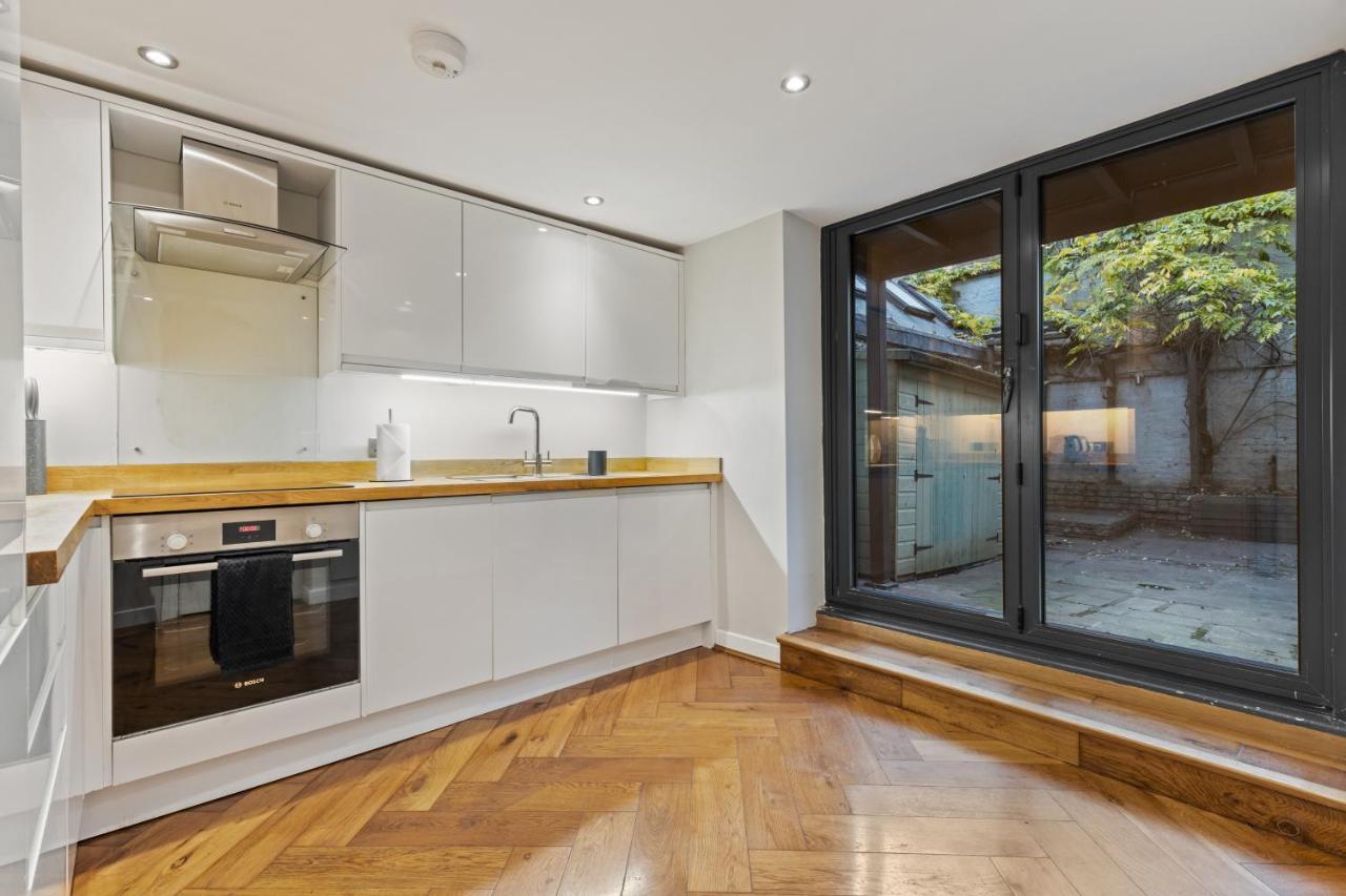Semesterbostad Luxurious 2-bed With Private Sauna By Dena Elite Collection London