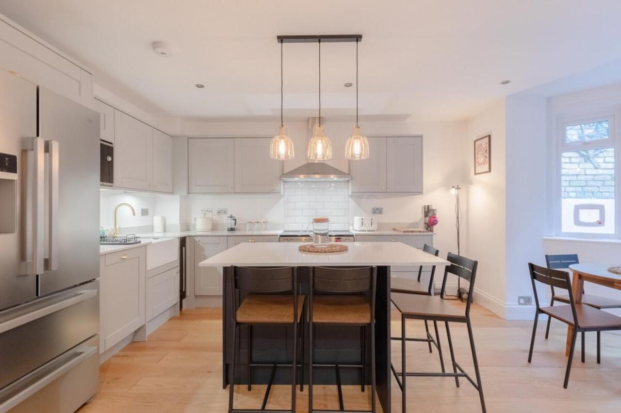 Newly Refurbished 2bd Flat - Wimbledon Village!