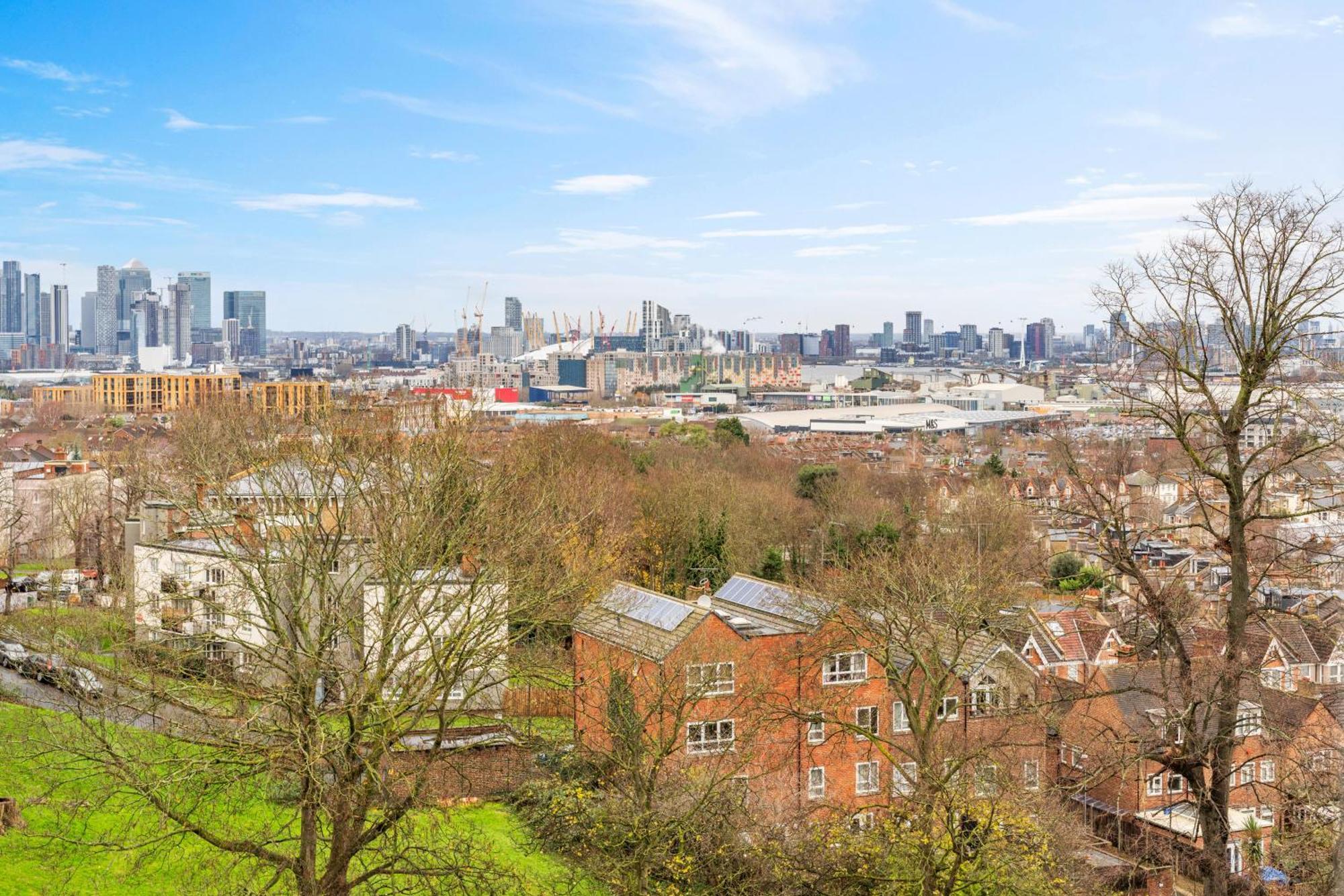 Relax, Play And Work In Lejlighed London