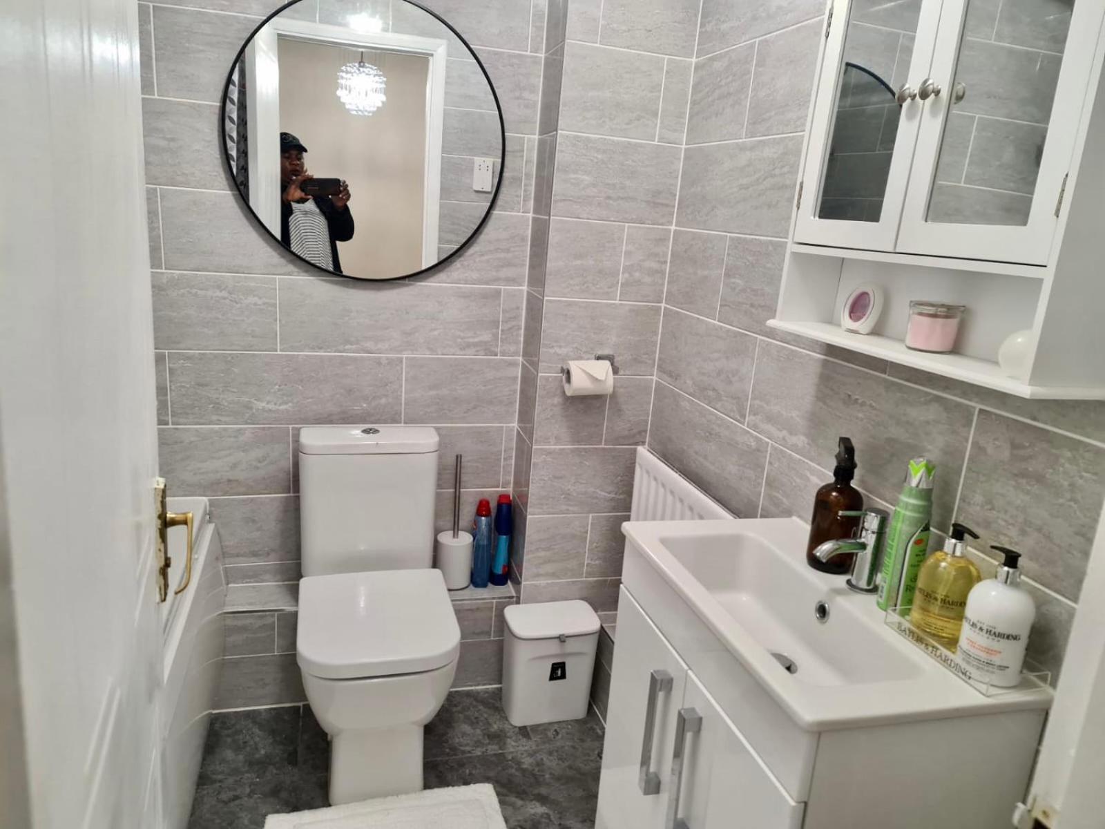 - Sleeps 4 - Parking - Garden - Petfriendly Feriehus London