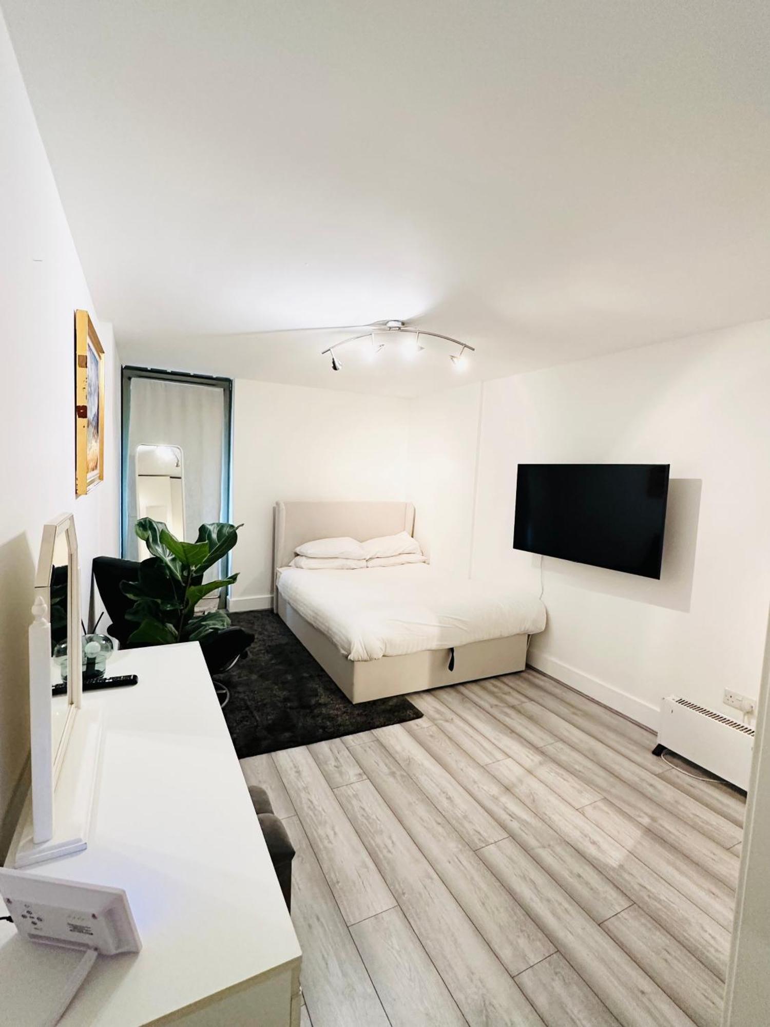 Entire 1 Bedroom Flat At Kensington Gardens Close To Hyde Park, Paddington St
