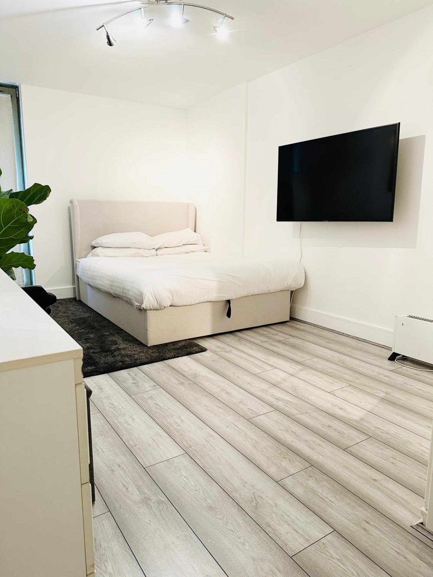 Apartment Entire 1 Bedroom Flat At Kensington Gardens Close To Hyde Park, Paddington St *