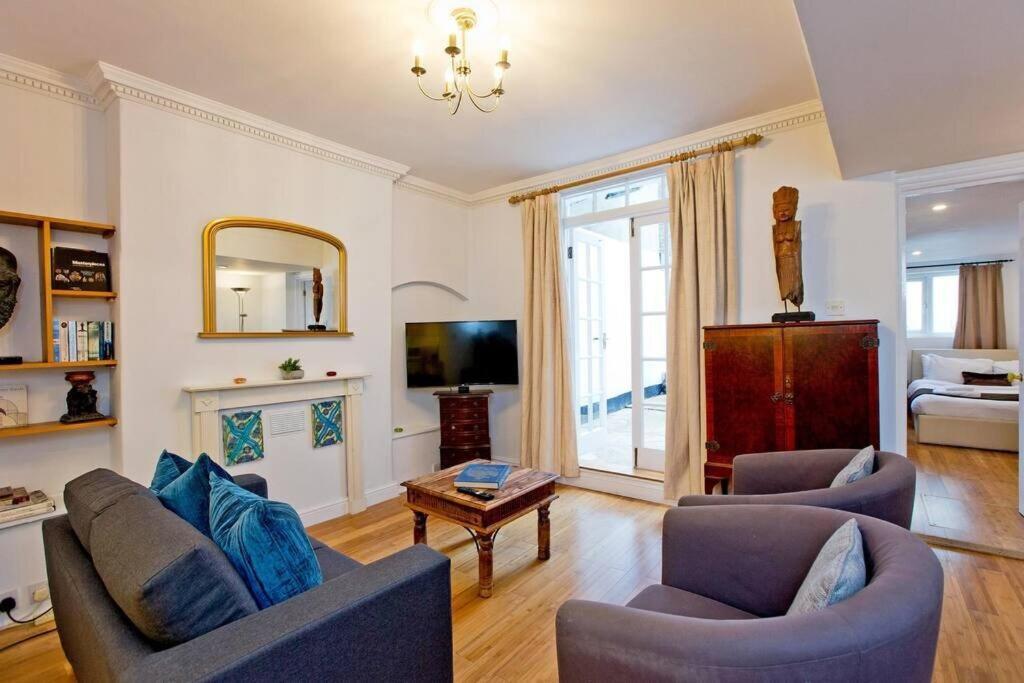 2 Bedroom Central Victoria * Londen