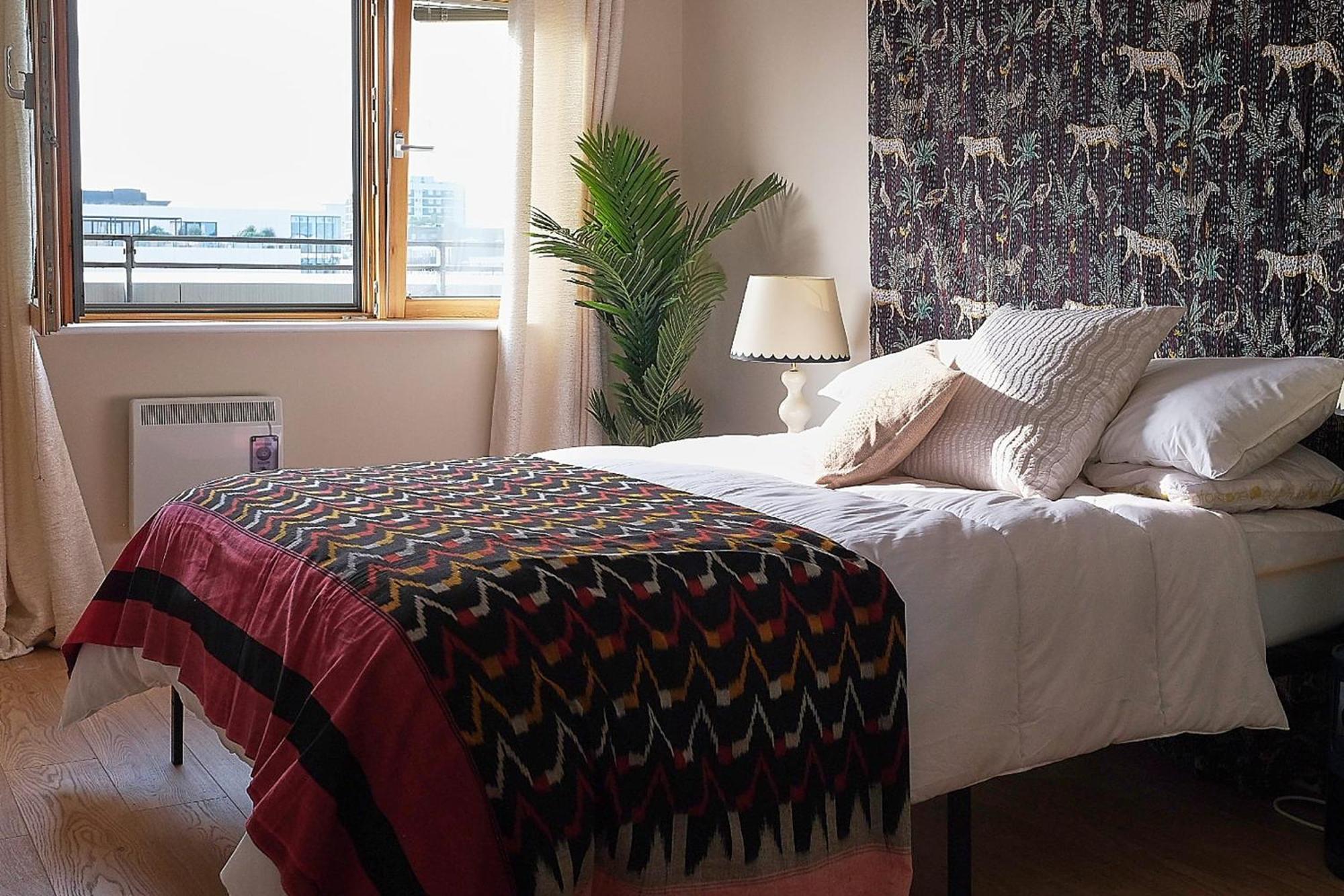Sunny Shoreditch Oasis Canal Views & Urban Charm Apartment London