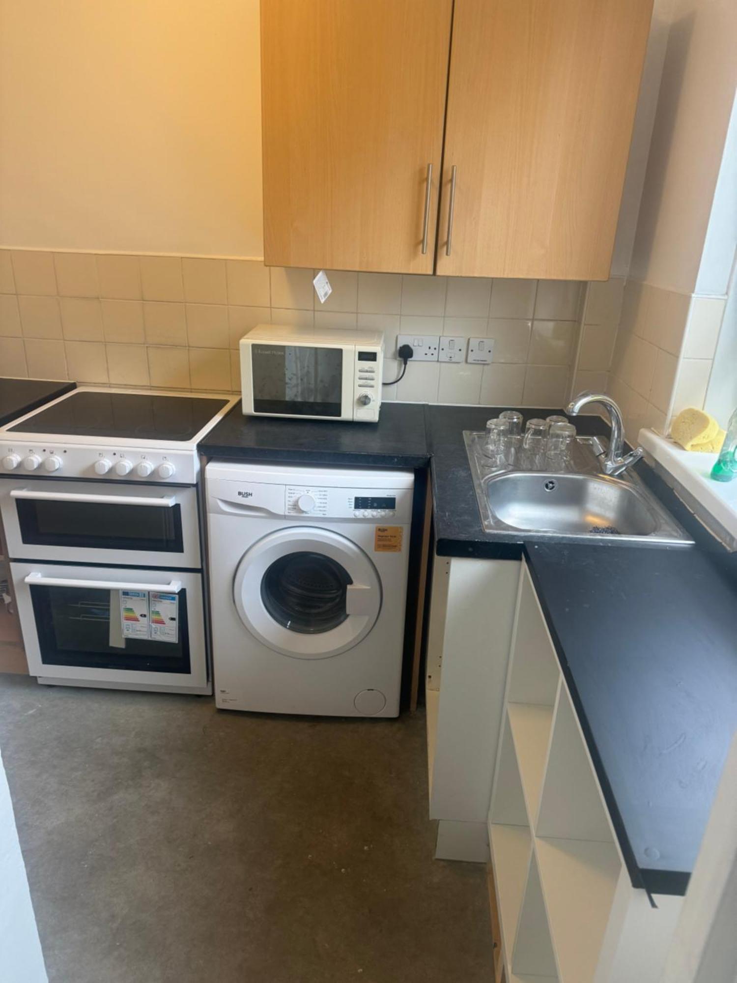 One Bedroom In Tower Bridge Road Apartment London