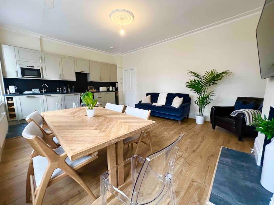 4 Bed Apartment- Archway Station * Londra